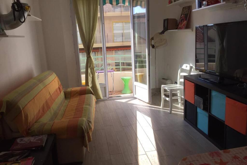 Grand F2 60Mq Centre Antibes, Proche Plages, Commerces, 2 Balcons, Parking, Train, Bus, Deco Vintage, Pet Friendly, Ideal Famille Ou 1-2 Couples エクステリア 写真