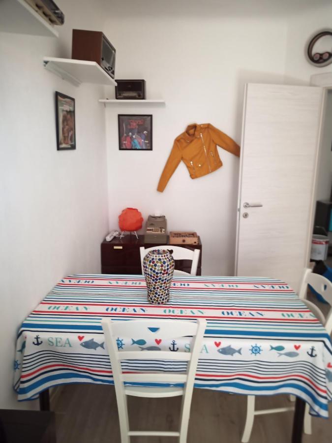 Grand F2 60Mq Centre Antibes, Proche Plages, Commerces, 2 Balcons, Parking, Train, Bus, Deco Vintage, Pet Friendly, Ideal Famille Ou 1-2 Couples エクステリア 写真
