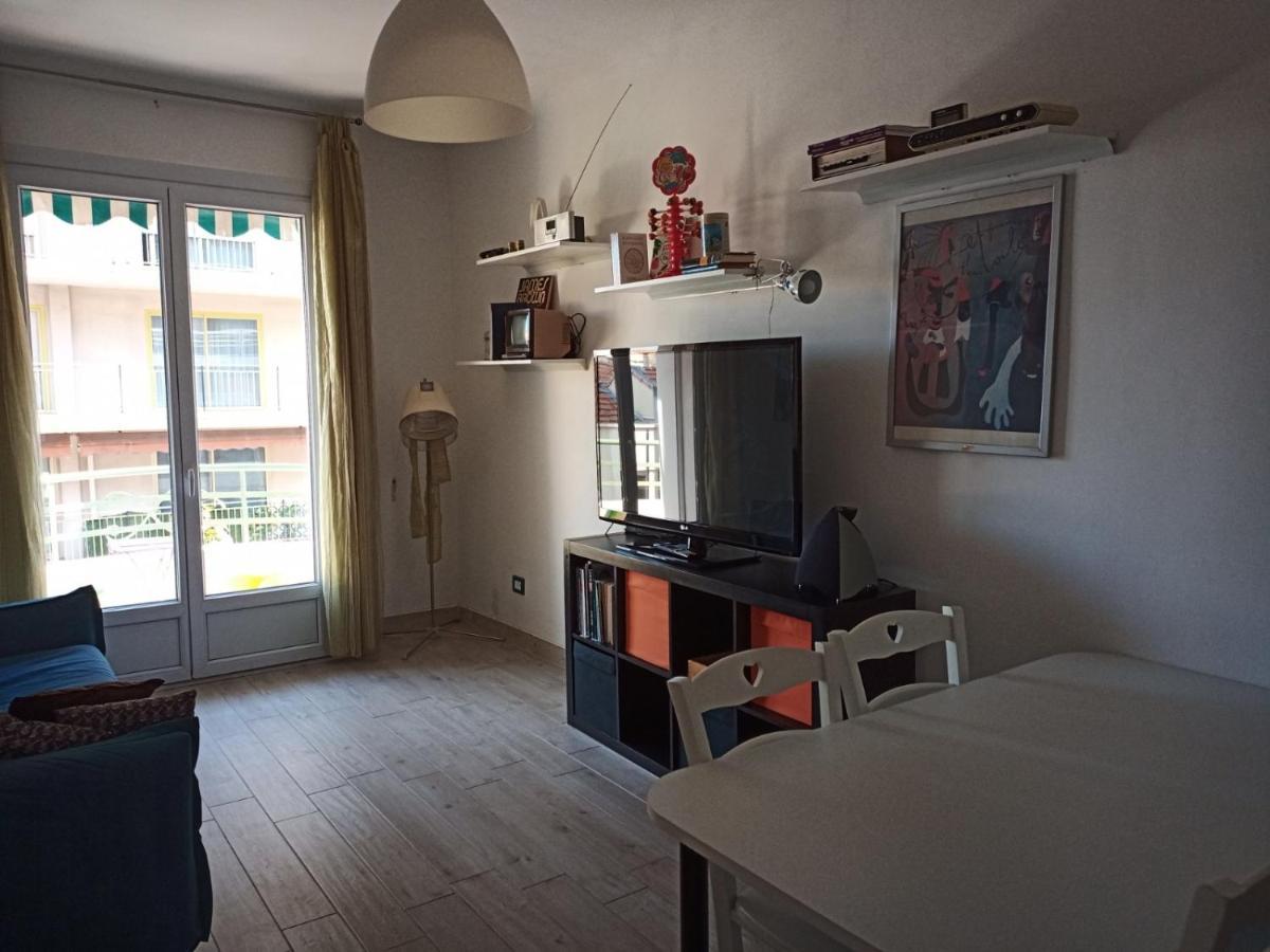 Grand F2 60Mq Centre Antibes, Proche Plages, Commerces, 2 Balcons, Parking, Train, Bus, Deco Vintage, Pet Friendly, Ideal Famille Ou 1-2 Couples エクステリア 写真