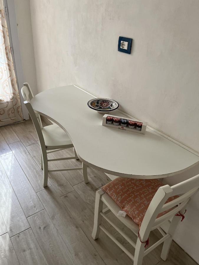 Grand F2 60Mq Centre Antibes, Proche Plages, Commerces, 2 Balcons, Parking, Train, Bus, Deco Vintage, Pet Friendly, Ideal Famille Ou 1-2 Couples エクステリア 写真