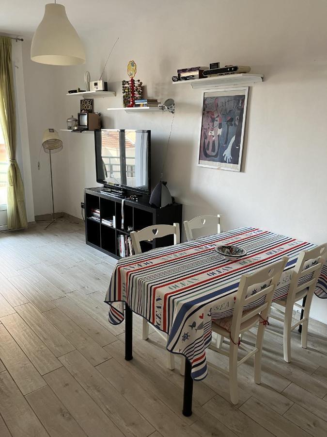 Grand F2 60Mq Centre Antibes, Proche Plages, Commerces, 2 Balcons, Parking, Train, Bus, Deco Vintage, Pet Friendly, Ideal Famille Ou 1-2 Couplesアパートメント エクステリア 写真